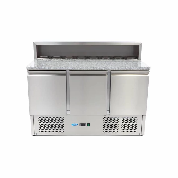 Pizza előkészítő hűtött munkaasztal - 3 ajtó - 136,5cm - 400L